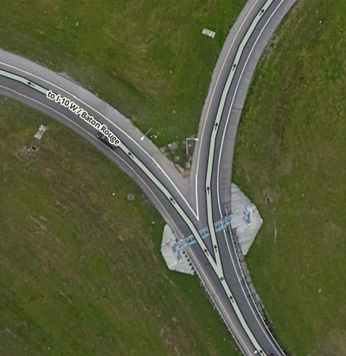 No, there is no clear straight-ahead path. This is a "typical" ramp fork.