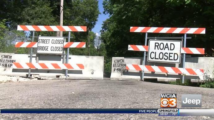 Commonly used road is permanently closed|625.8024x352