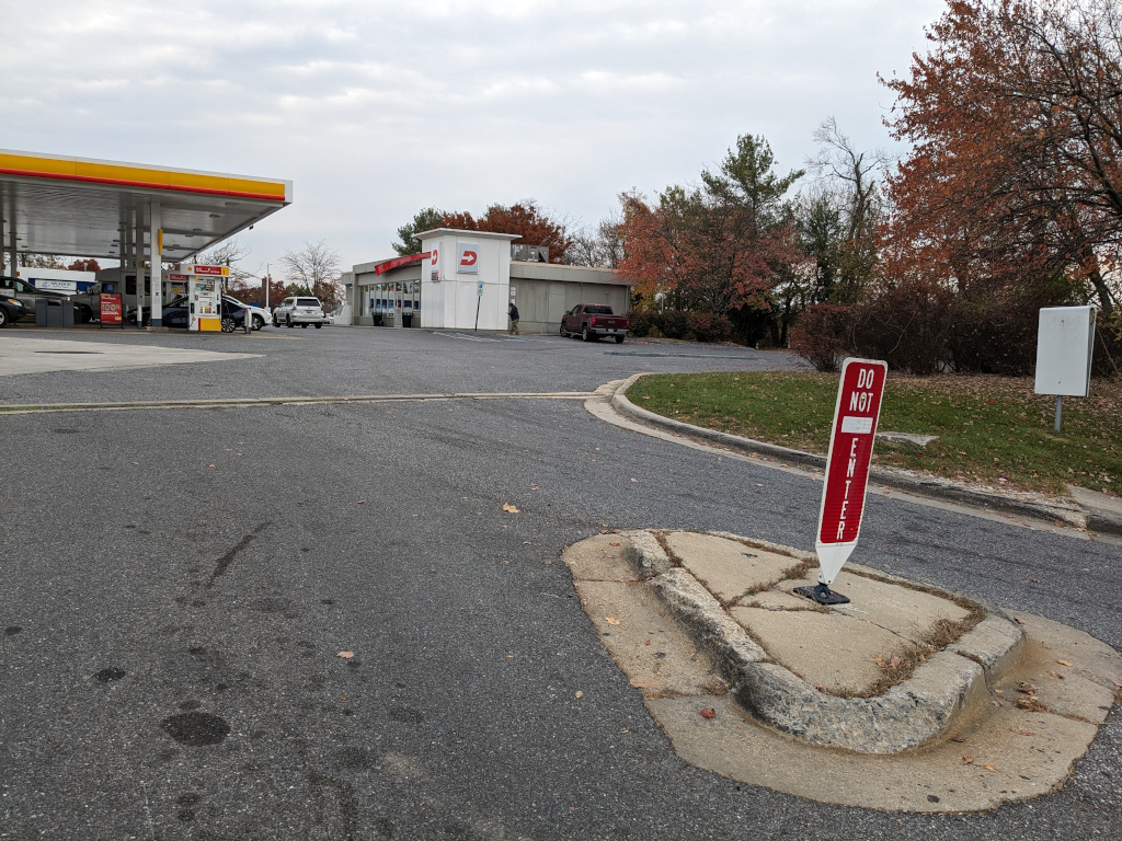 Illegal turn into gas station Maryland Waze Discuss